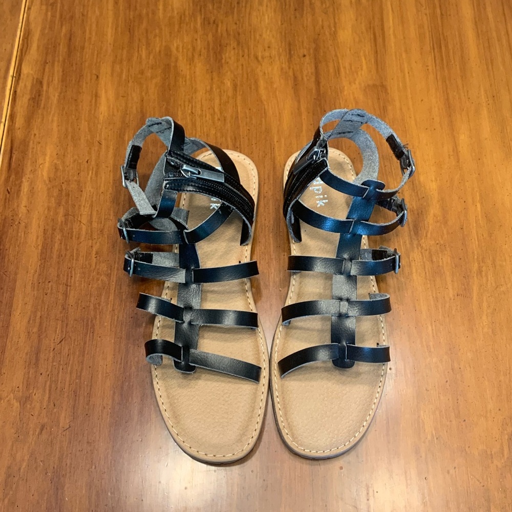 NWOT Black strapped gladiator sandals